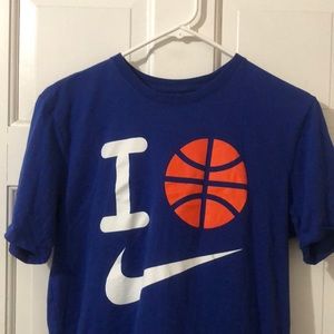Men’s Medium Nike Tee